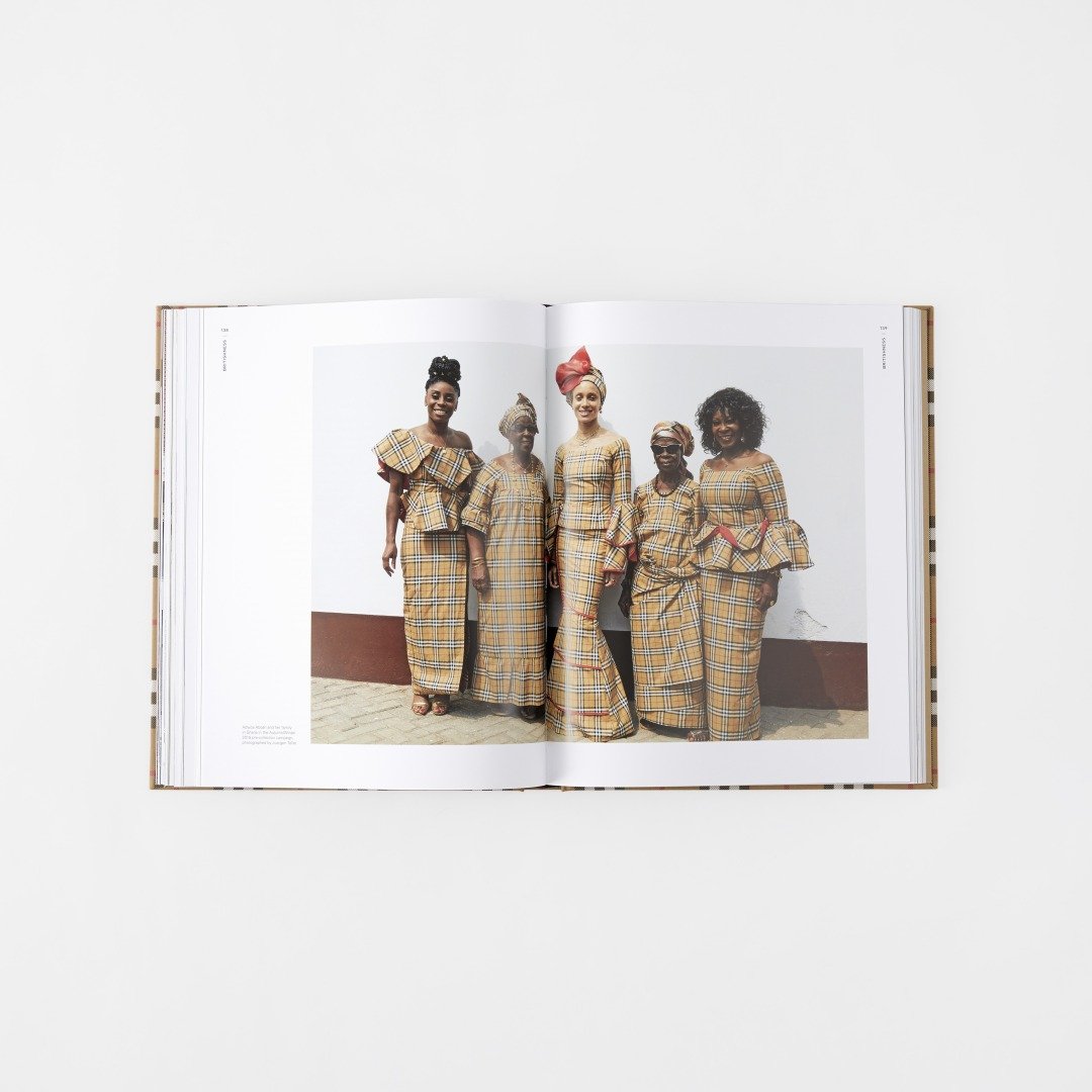 限定 BURBERRY The Burberry Book バーバリー 本 書籍 バーバリー》が書籍「Burberry」を発売 | Them magazine